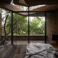 Rzeźbiarski dom w Indiach. Powstał z 4000 plastikowych butelek!