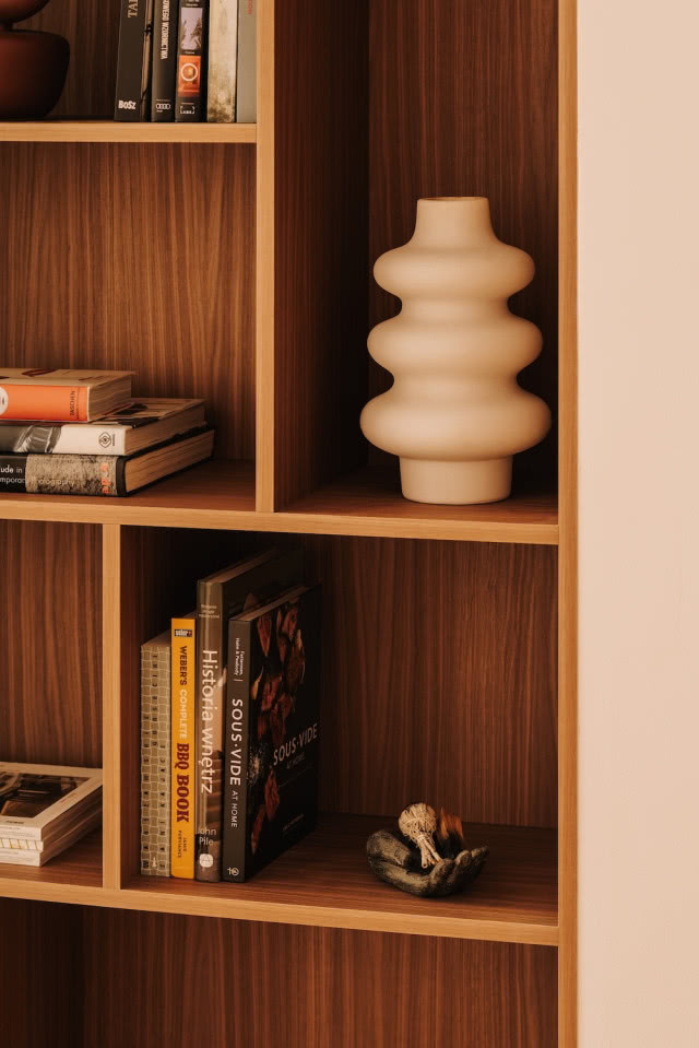 biblioteka kolor orzech włoski