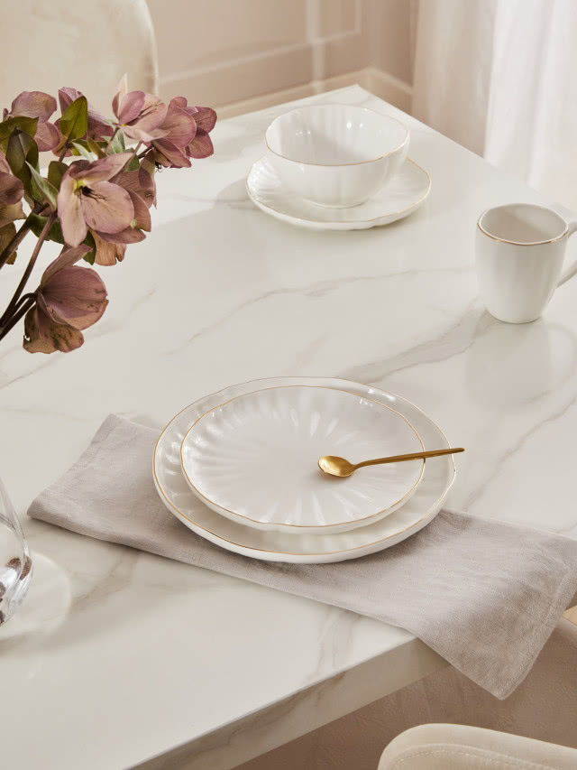 talerzyk ze złotą łyżeczką