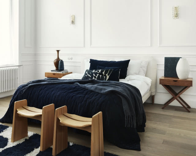 Sypialnia w bieli i granacie