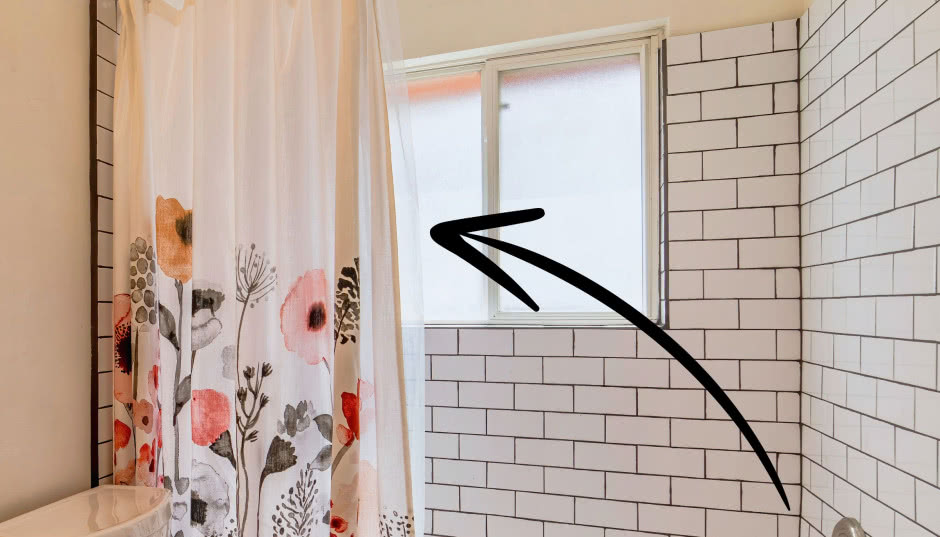 Taka zasłona wisi u was pod prysznicem? Lepiej zdejmijcie ją od razu