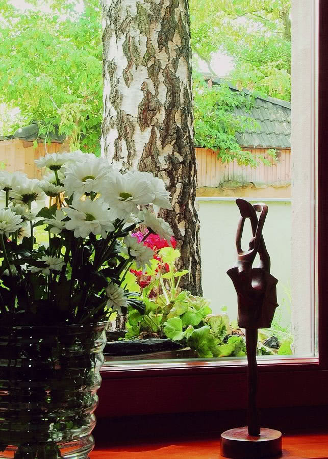 Siedząc przy stole w jadalni można odnieść...