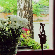 Sypialnia. Surowe, niemal pozbawione ozdób...