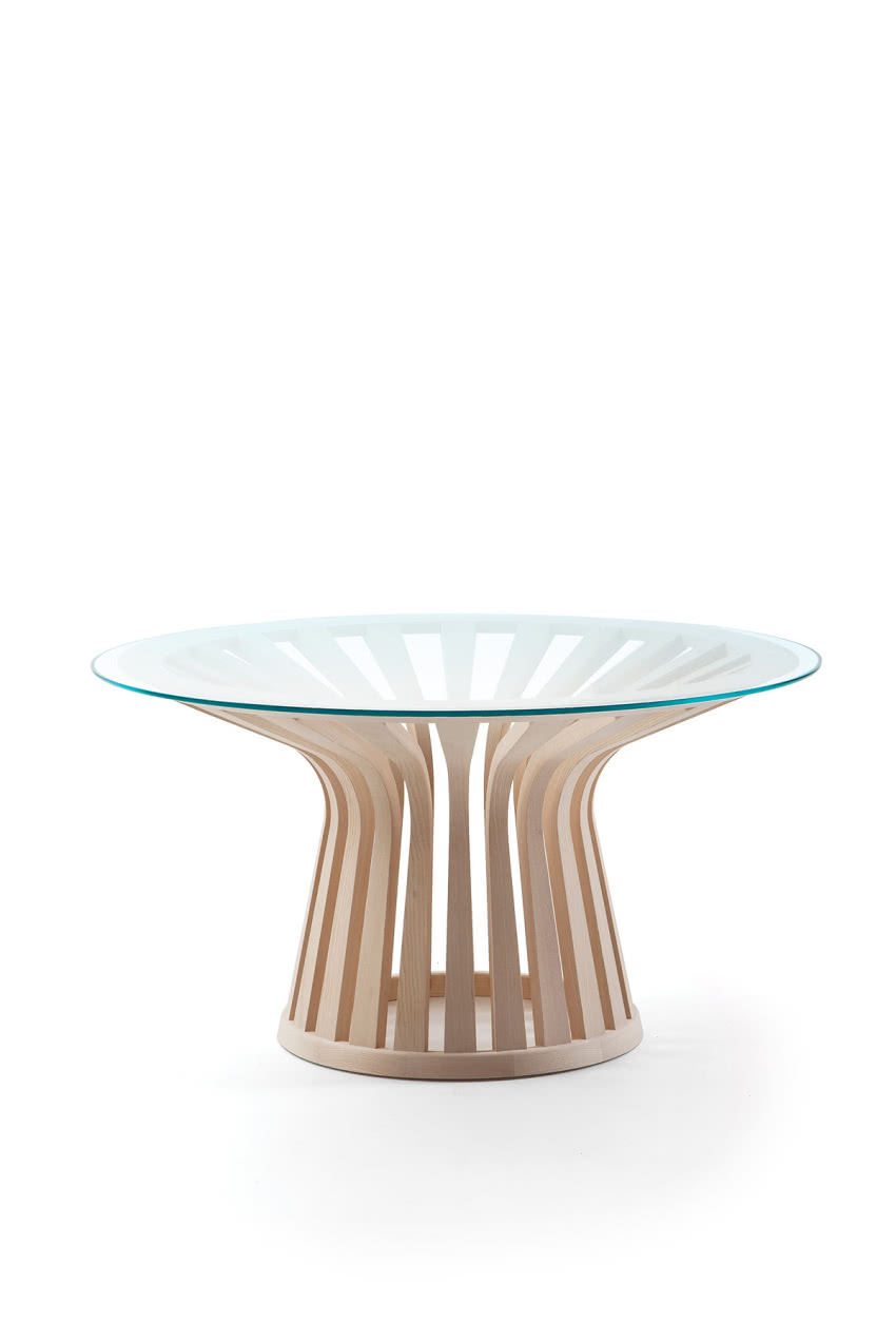 Lekka ażurowa konstrukcja stolika Lebeau Wood...