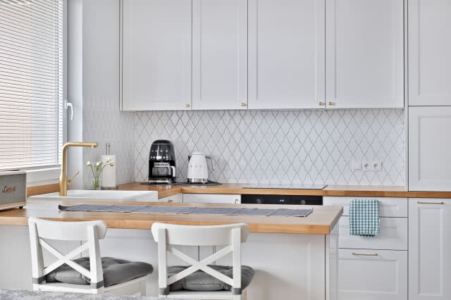 kuchnia z płytkami w kształcie marokańskiej koniczyny