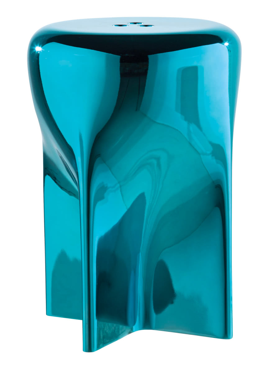 Chłodny błękit stolika Rocket przypomina ożywczą...