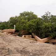 Ściany zostały częściowo zrobione z plastikowych...