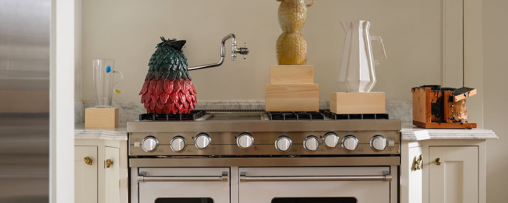 Wazony z chleba, drewna, aluminium i gliny - trzy z nich stworzyli polscy artyści