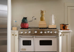 Wazony z chleba, drewna, aluminium i gliny - trzy z nich stworzyli polscy artyści