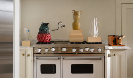 Wazony z chleba, drewna, aluminium i gliny - trzy z nich stworzyli polscy artyści