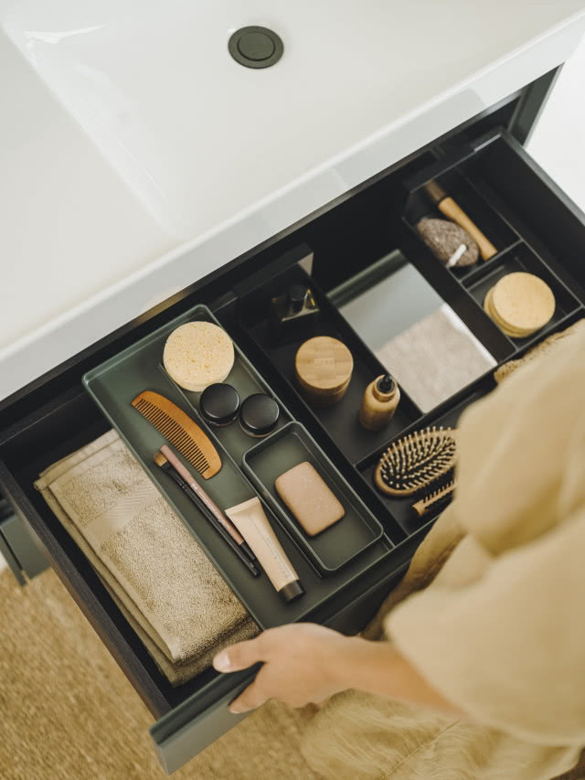 Meble do małej łazienki - sprawdzone triki na powiększenie niewielkiej przestrzeni!