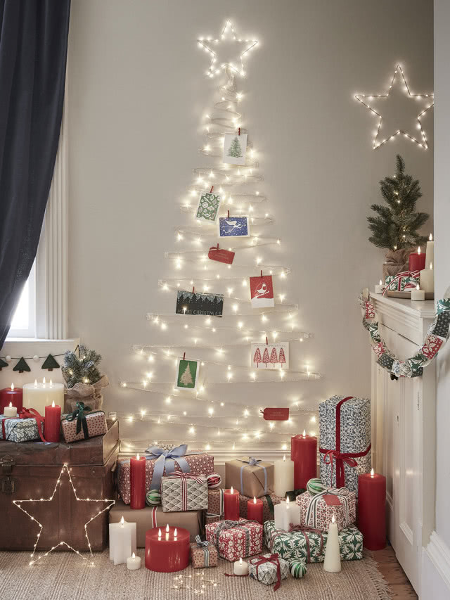 choinka ułożona z z samych lampek