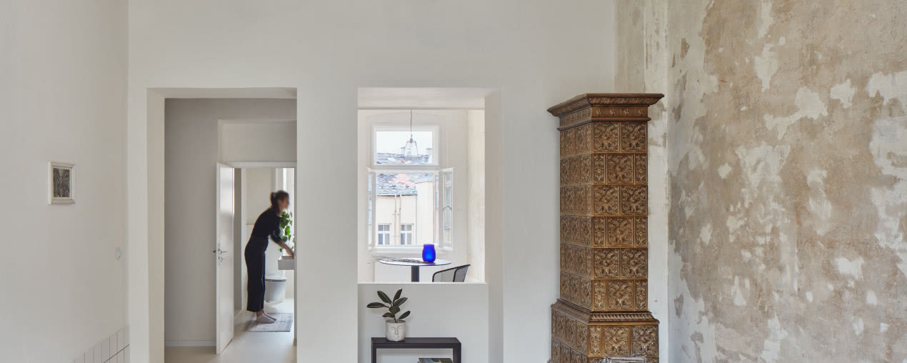 Mieszkanie w kamienicy z zabytkowym piecem kaflowym. Ma stuletnie ściany i podłogi!