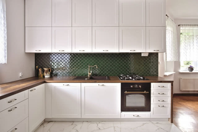 kuchnia z płytkami, ujęcia en face