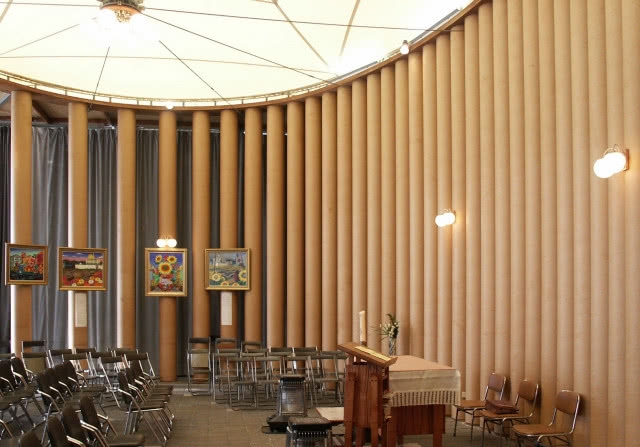 zbliżenie na ściany z tekturowych tub Paper Dome