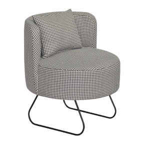 Fotel w pepitkę z metalowymi nogami w kolorze czarnym