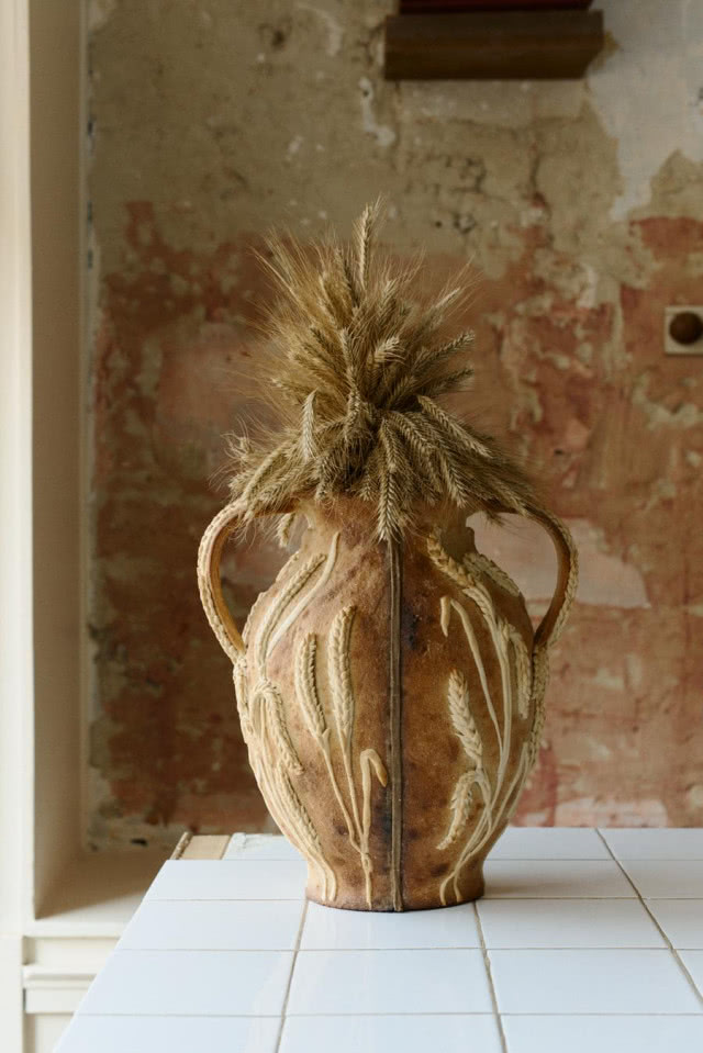 wazon z motywem pszenicy