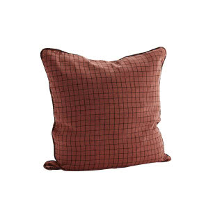poduszka w czerwoną kratkę