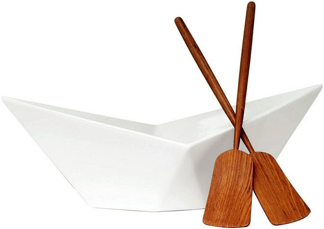 Miska z łyżkami do serwowania sałatek...