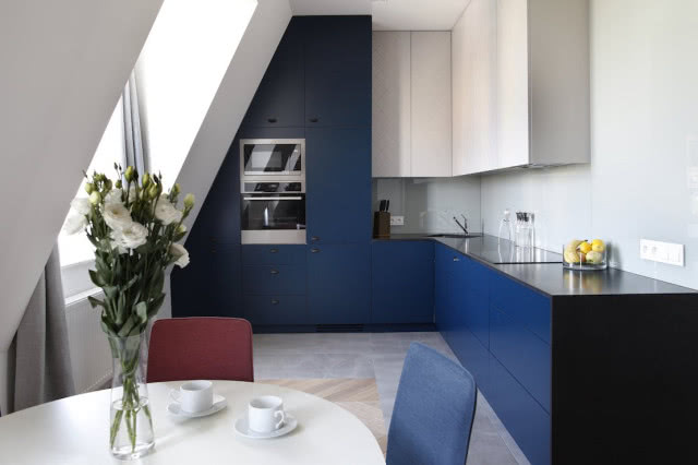 Granatowa kuchnia