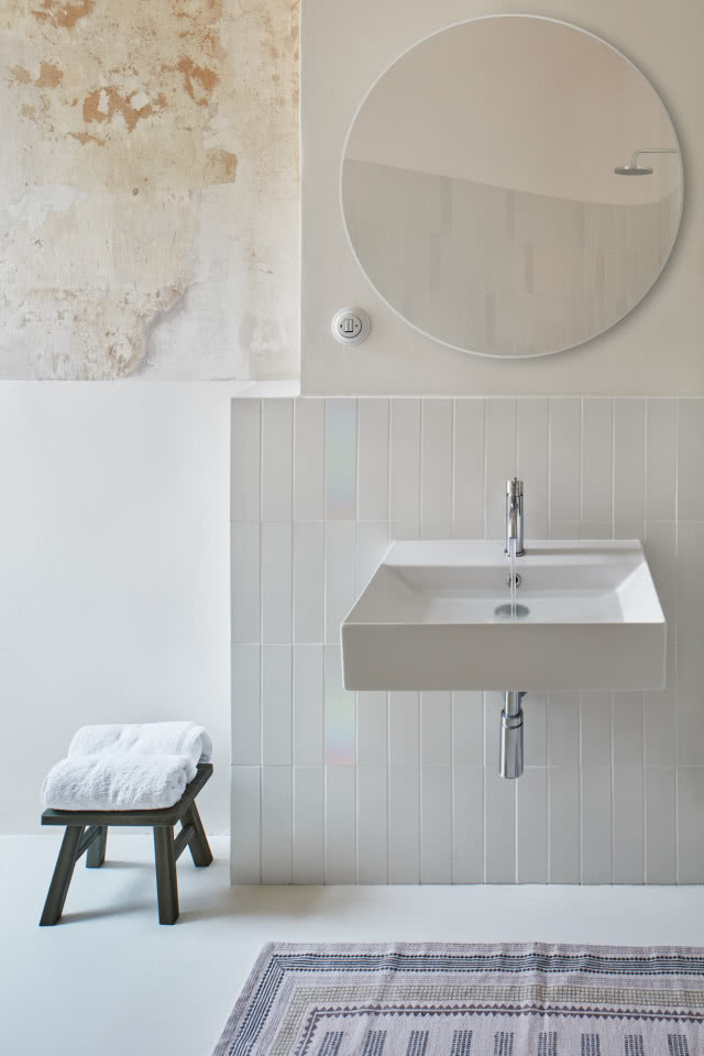 jasna łazienka w mieszkaniu vintage