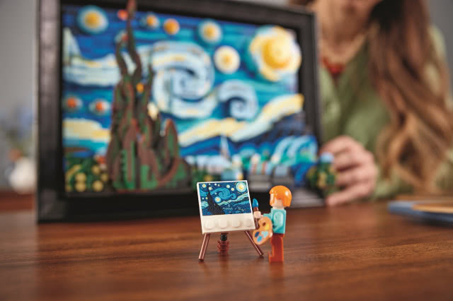 Obraz Vincenta van Gogha „Gwieździsta noc” zbudowany z klocków LEGO