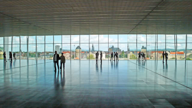 sala wewnątrz Shigeru Ban