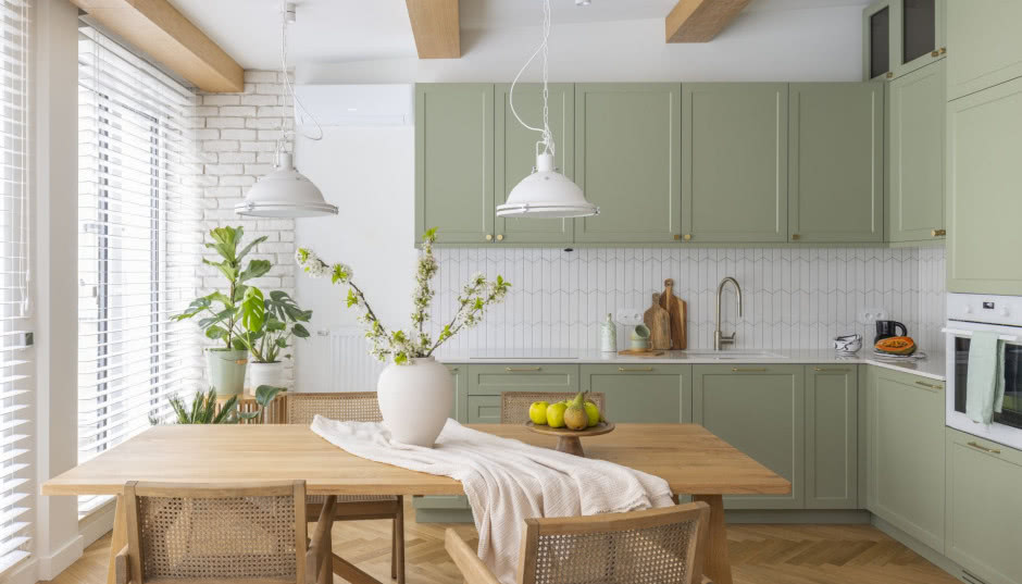 Tropikalna oaza w sercu Warszawy: jak praska kamienica zamieniła się w egzotyczne królestwo