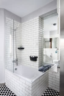 Biało-czarna łazienka w industrialnym stylu