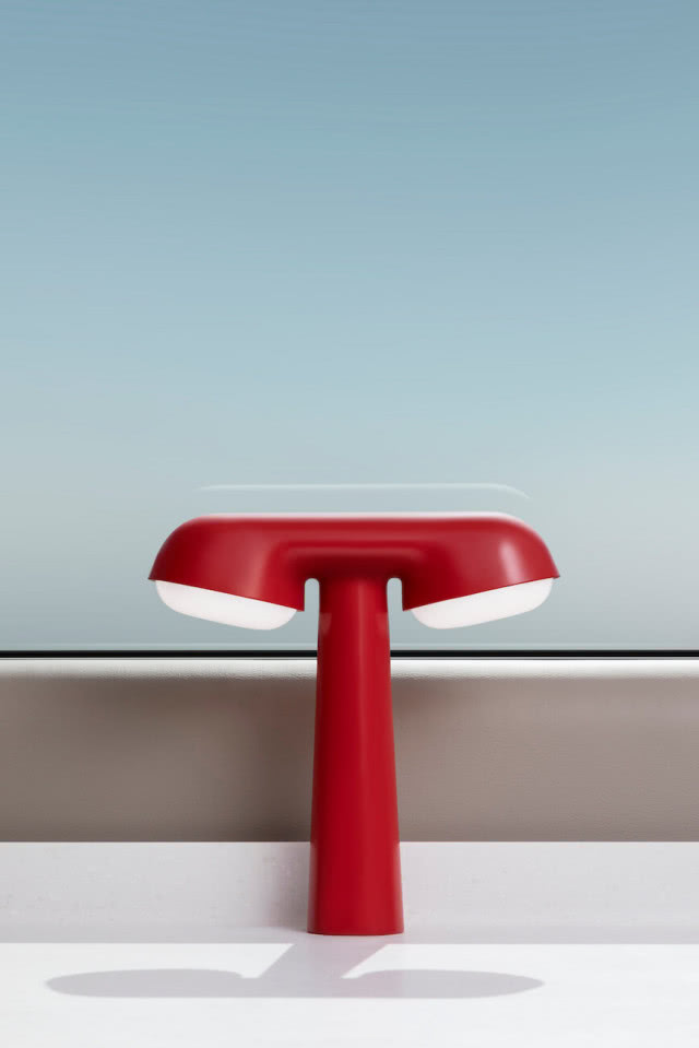 Lampa stołowa w pociągach TGV