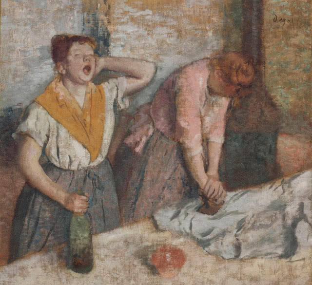 kobiety prasujące bieliznę, jedna ziewa