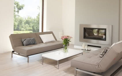 Minimalizm + glamour w domu z ogródkiem