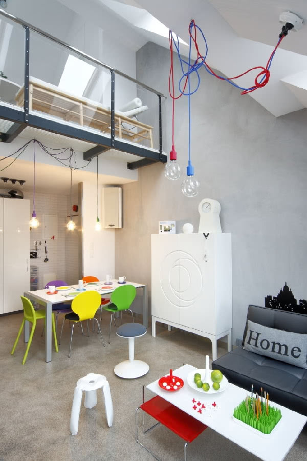 Surowość i jednostajność tego zestawu przełamują...