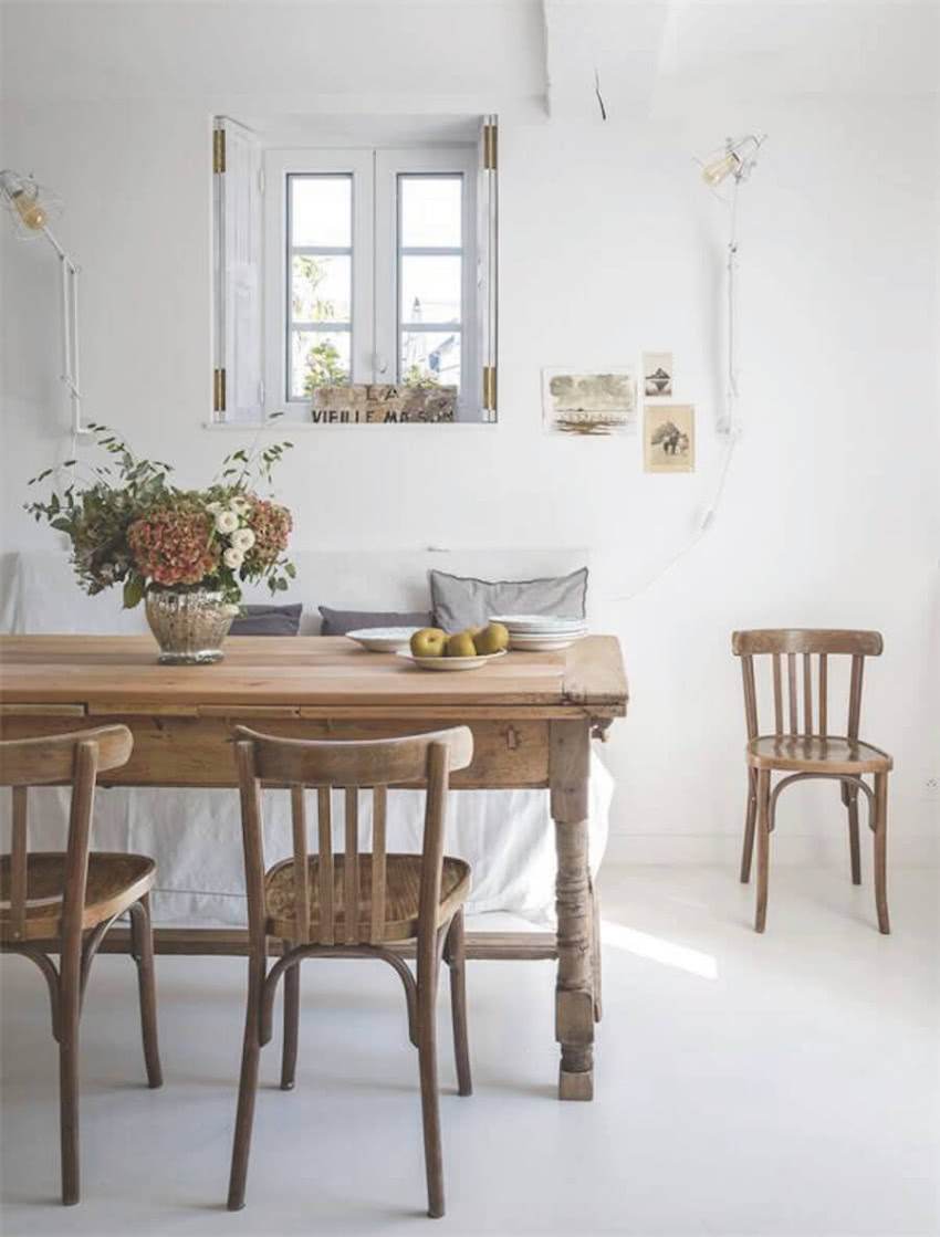 Kuchnia w stylu shabby chic. Solidny drewniany...