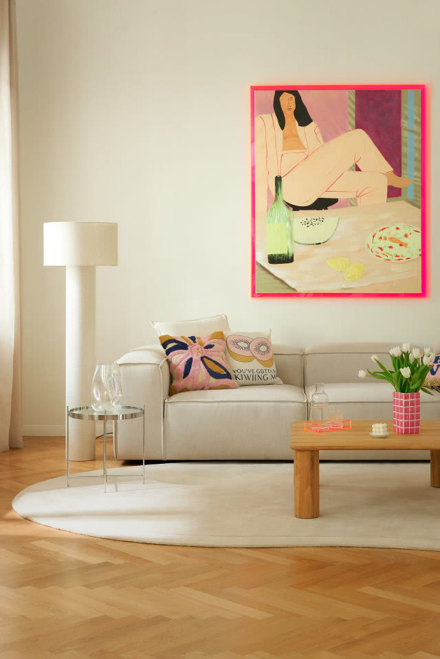 beżowa kanapa do salonu