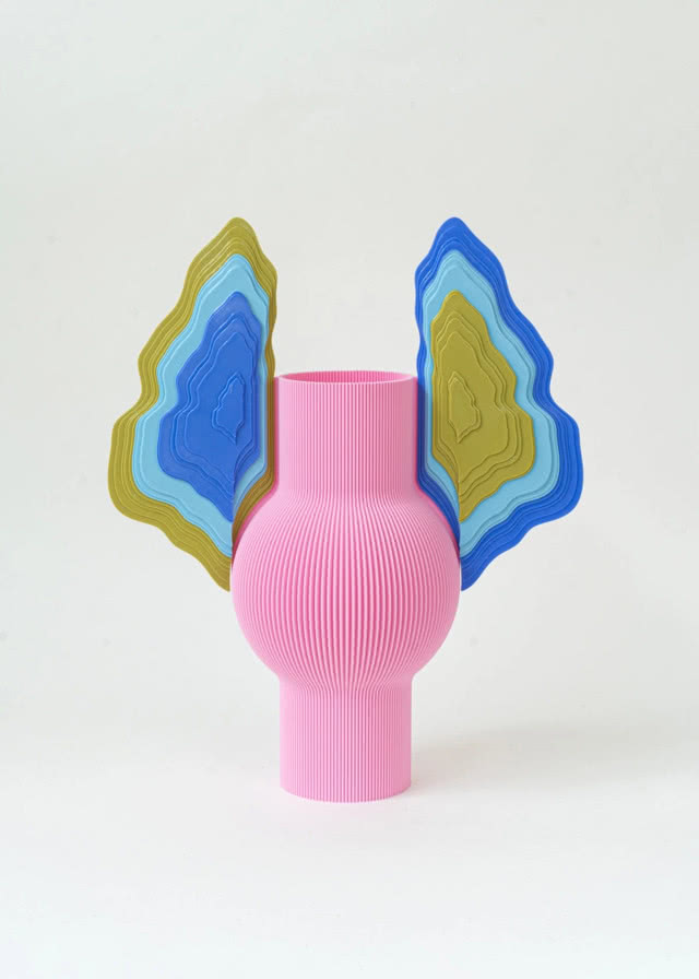 wazon ze skrzydłami