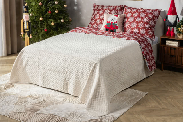 4 triki na przytulne wnętrze - odkryj jak za pomocą tekstyliów urządzić w domu ciepły zakątek na chłodne dni