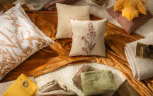 4 triki na przytulne wnętrze - odkryj jak za pomocą tekstyliów urządzić w domu ciepły zakątek na chłodne dni