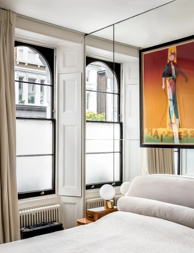 szklana tafla a w niej obraz