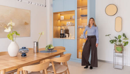 Błękit ma znaczenie. Klimat Hamptons w domu na warszawskim Zaciszu