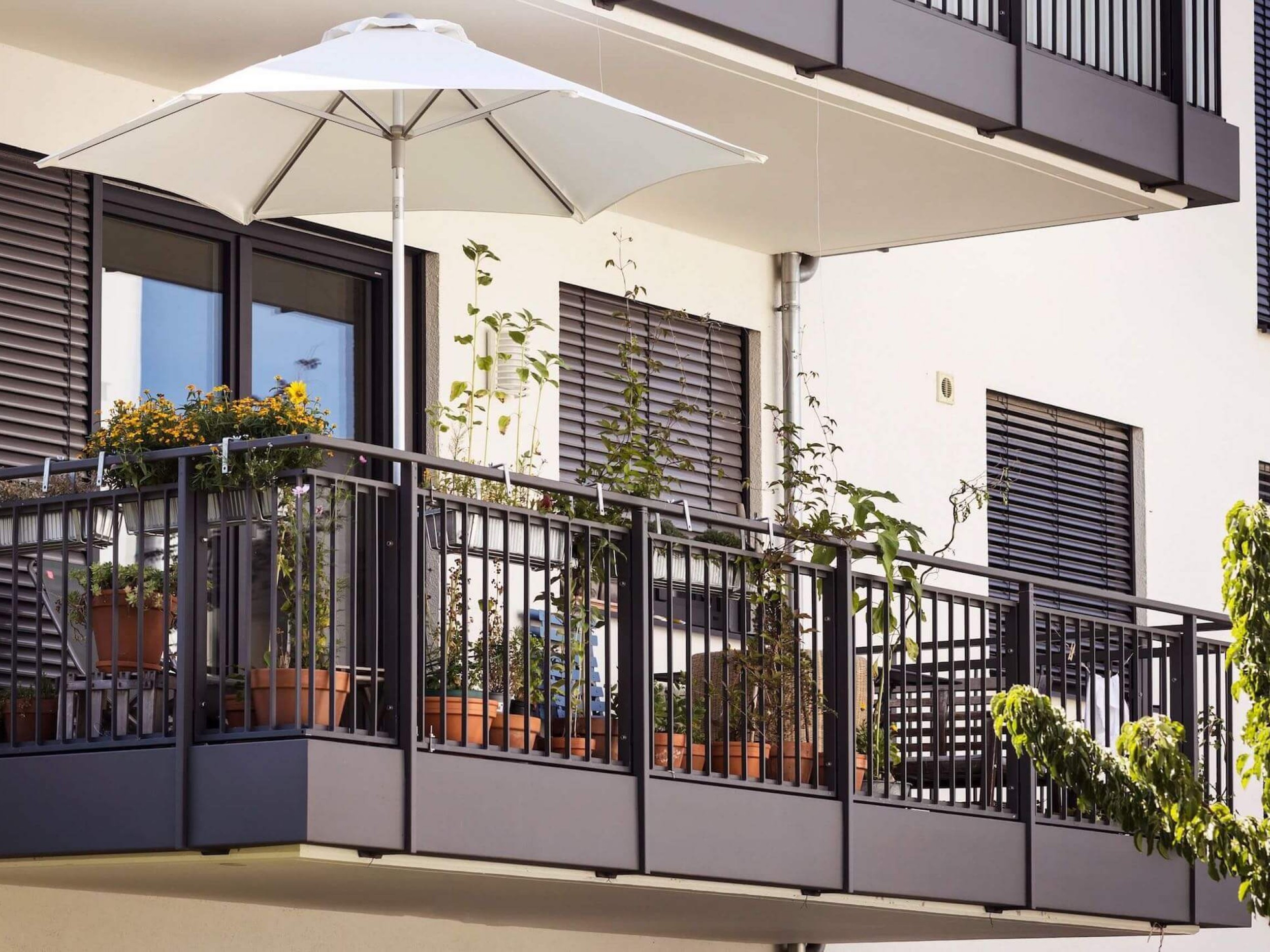 Jak odnawiać balustradę balkonową? Renowacja balustrady metalowej i  drewnianej | CzasNaWnętrze