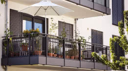 Jak odnowić balustradę balkonową? Renowacja balustrady metalowej i drewnianej