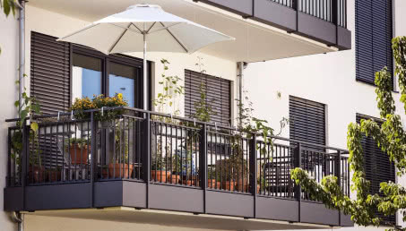Jak odnowić balustradę balkonową? Renowacja balustrady metalowej i drewnianej