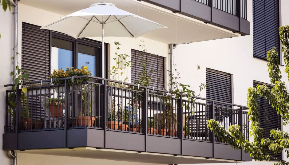 Jak odnowić balustradę balkonową? Renowacja balustrady metalowej i drewnianej