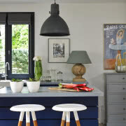 Złamane szarością róże, błękity i zielenie...