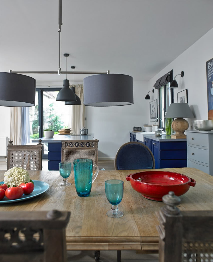 Gołębie szarości, turkusy i błękity ożywiły...