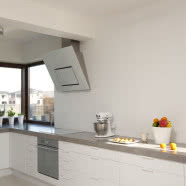 Minimalizm + glamour w domu z ogródkiem