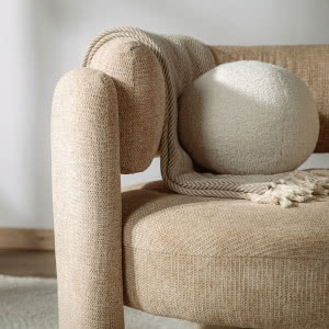 4 triki na przytulne wnętrze - odkryj jak za pomocą tekstyliów urządzić w domu ciepły zakątek na chłodne dni