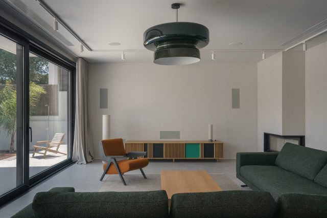 widok na salon w przeciwnym kierunku