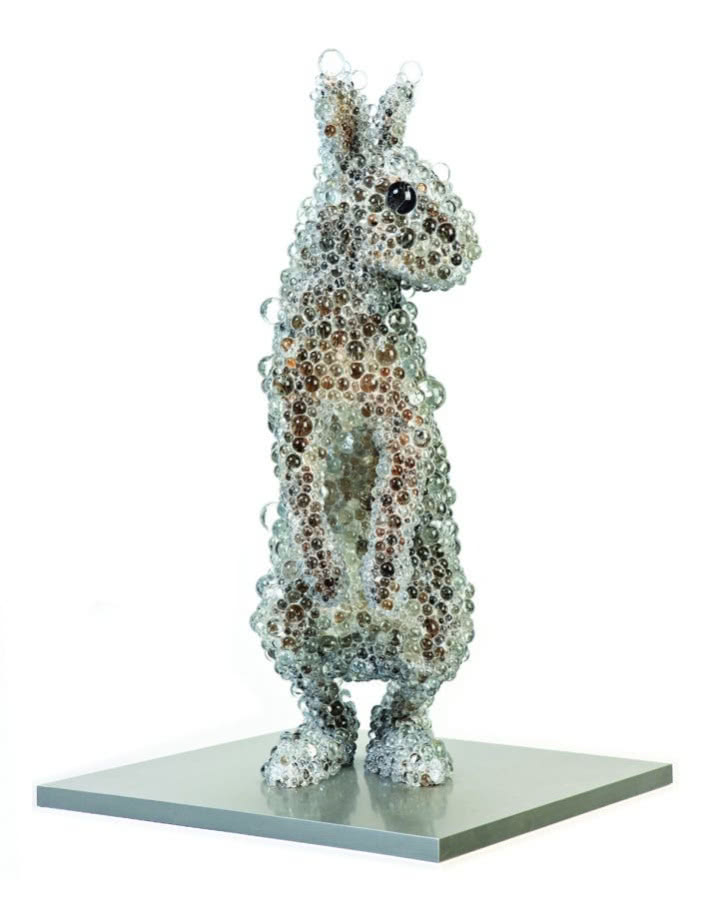 Gryzoń ze szklanych kulek, Kohei Nava.